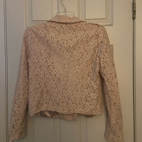 Powder pink lace and silk coat. - Picture 4 of 5